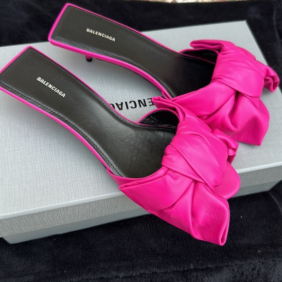 Balenciaga Pink Bow Heel - Picture 2 of 4